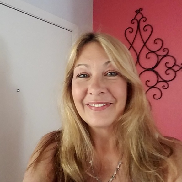 Meet your Posher, Kim - Picture 1 of 1